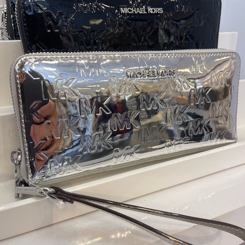 MICHAEL KORS Jet Set Larg Patent Logo Debossed Continental Wallet Wristlet Phone - Picture 8 of 16